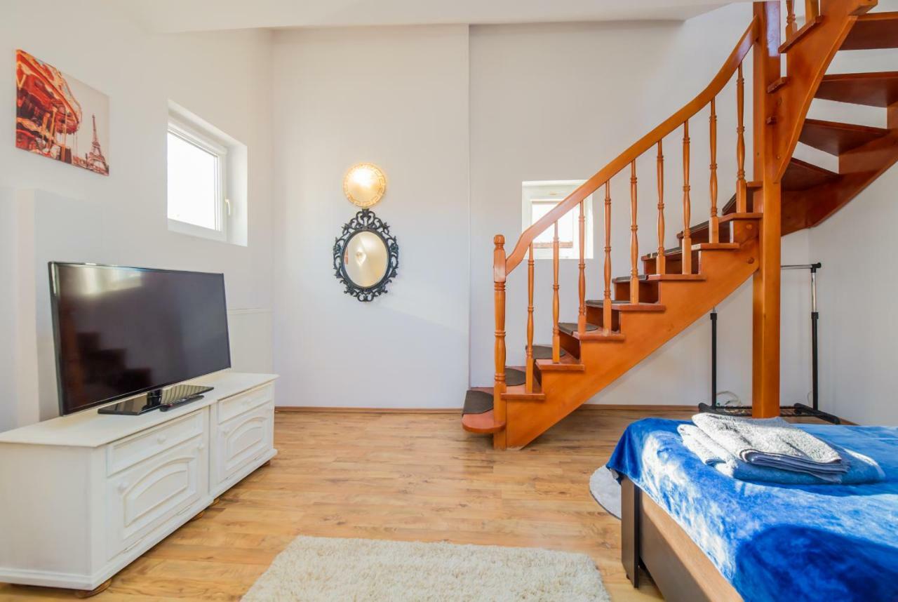 Rooftop Central Apartment Брашов Экстерьер фото